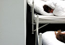 8 performer have been sleeping, 8 freiwillige Performerinnen/Performer schlafen 4 Stunden 5 Minuten lang bei der "GROSSE 2013".