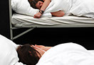 8 performer have been sleeping, 8 freiwillige Performerinnen/Performer schlafen 4 Stunden 5 Minuten lang bei der "GROSSE 2013".