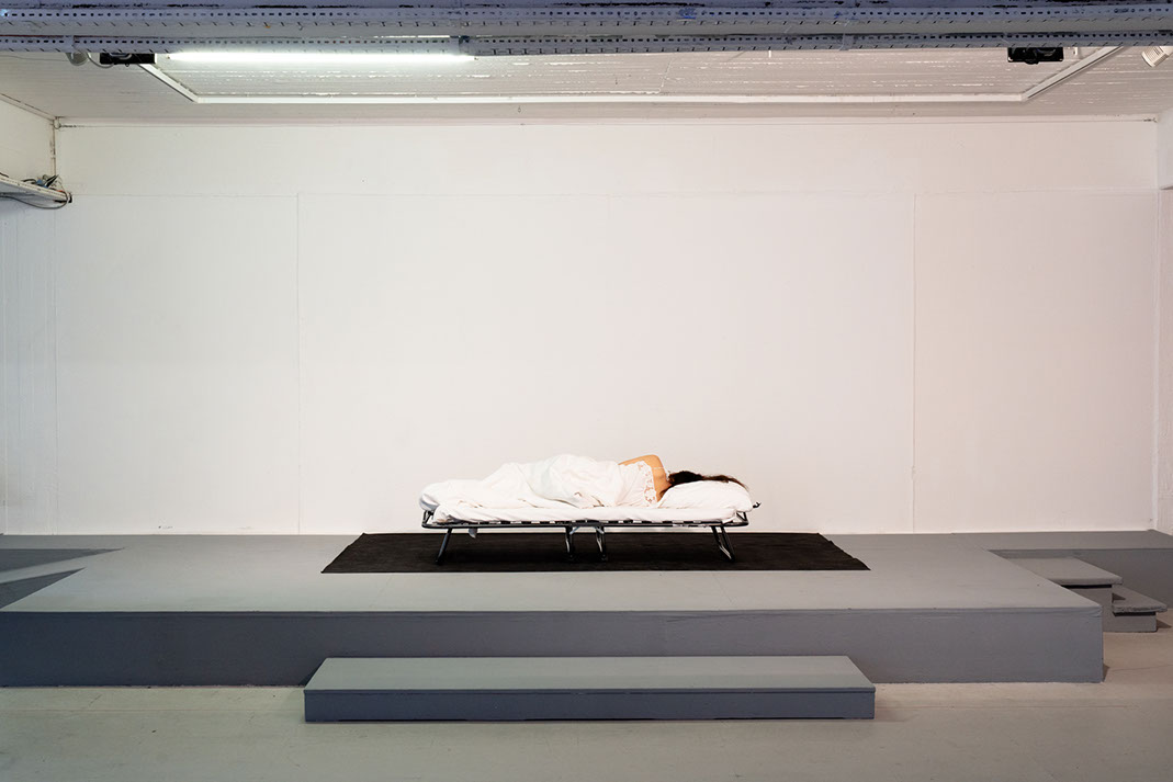 40 performer have been sleeping from 7 p.m. to 11 p.m. Blaue-Nacht-Art Competition 2009&nbsp; Nürnberg, Germany