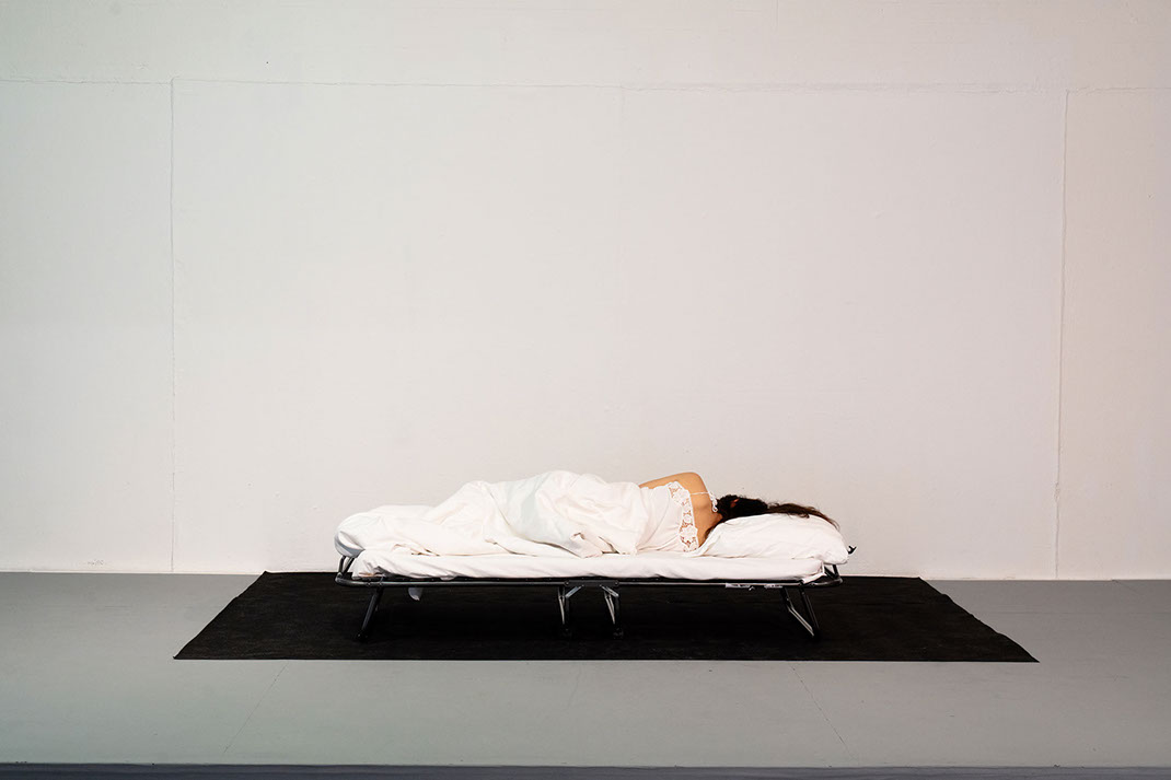 40 performer have been sleeping from 7 p.m. to 11 p.m. Blaue-Nacht-Art Competition 2009&nbsp; Nürnberg, Germany