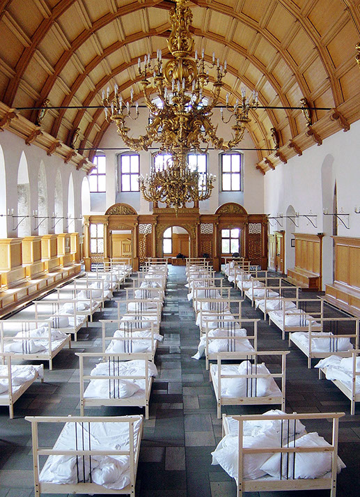 40 performer have been sleeping from 7 p.m. to 11 p.m. Blaue-Nacht-Art Competition 2009&nbsp; Nürnberg, Germany