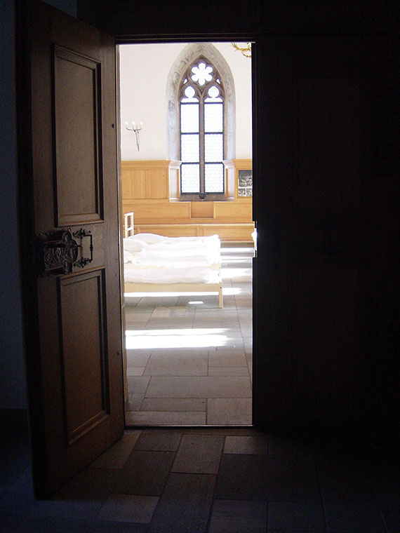 40 performer have been sleeping from 7 p.m. to 11 p.m. Blaue-Nacht-Art Competition 2009&nbsp; Nürnberg, Germany