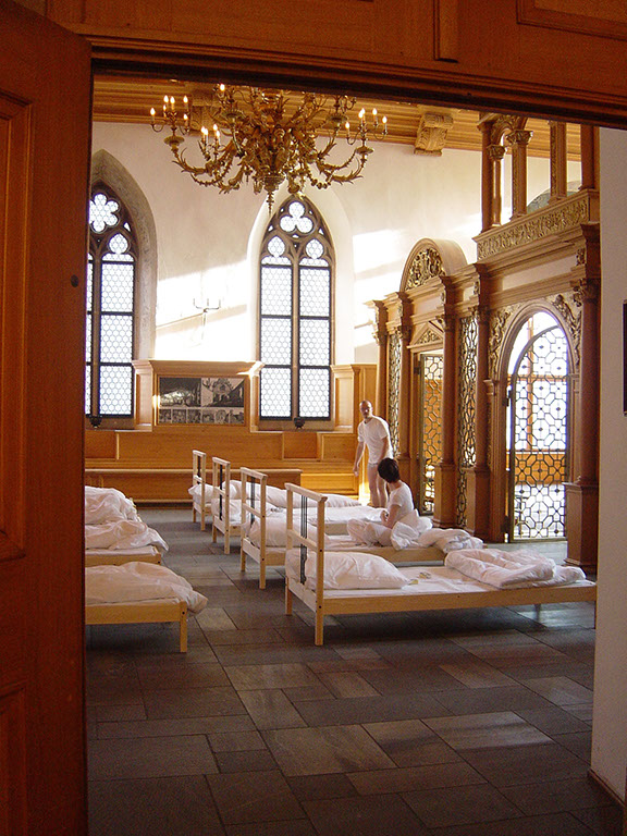 40 performer have been sleeping from 7 p.m. to 11 p.m. Blaue-Nacht-Art Competition 2009&nbsp; Nürnberg, Germany