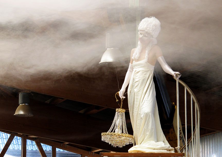 A performer sings Arie, „I know that my Redeemer liveth“ G. F. Händel.