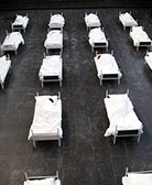 23 performer have been sleeping from 3 p.m. to 7 p.m. 23 freiwillige Performerinnen/Performer schlafen 4 Stunden lang bei der "1. Ruhrbiennale".