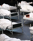 23 performer have been sleeping from 3 p.m. to 7 p.m. 23 freiwillige Performerinnen/Performer schlafen 4 Stunden lang bei der "1. Ruhrbiennale".